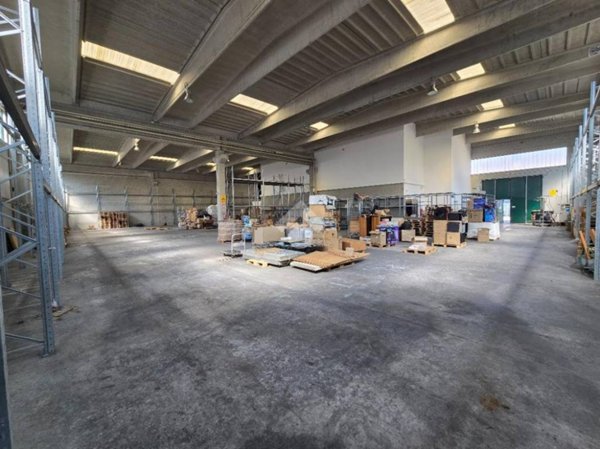 locale commerciale in vendita a Novi Ligure