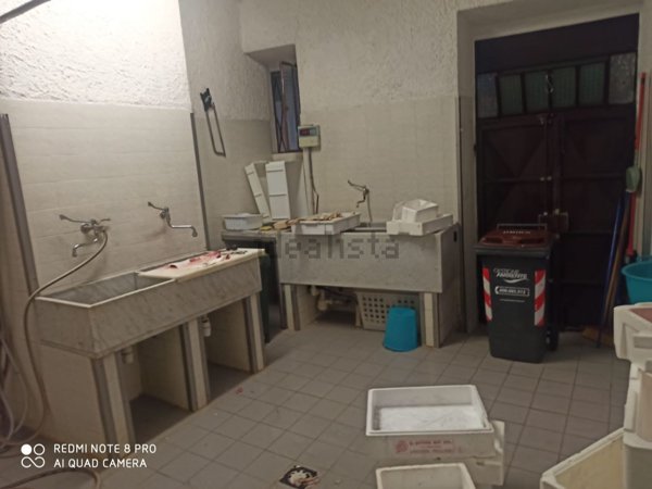 locale commerciale in vendita a Novi Ligure