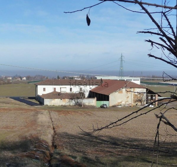 casale in vendita a Novi Ligure