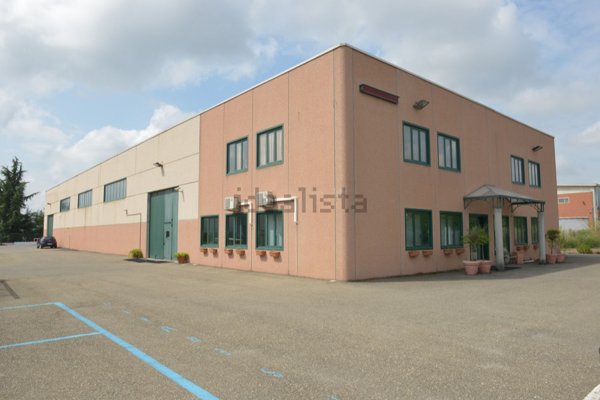 locale di sgombero in vendita a Novi Ligure