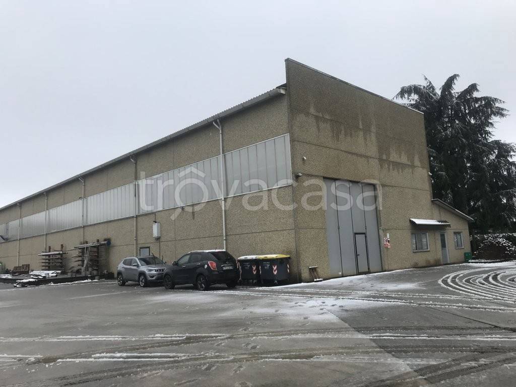 locale commerciale in vendita a Novi Ligure