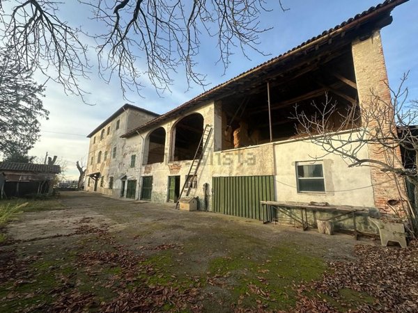 esavano in vendita a Novi Ligure in zona Merella