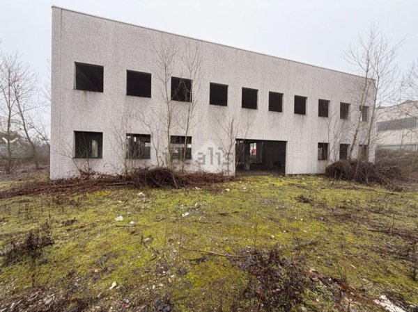 capannone in vendita a Novi Ligure