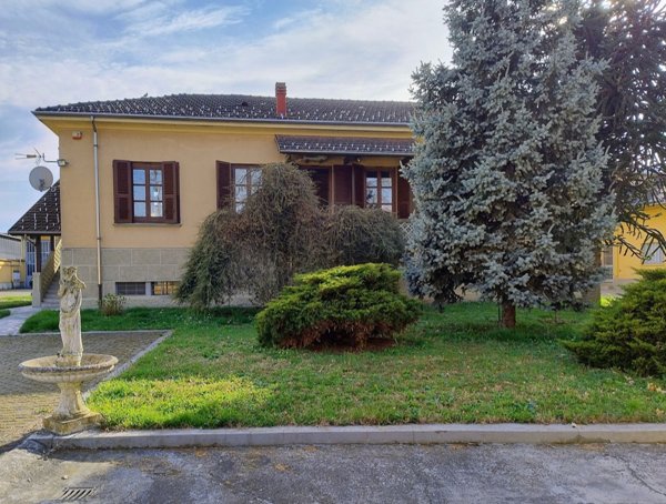 casa indipendente in vendita a Novi Ligure