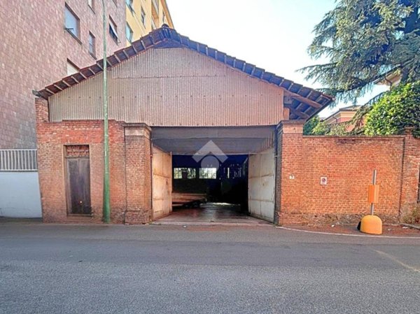 locale commerciale in vendita a Novi Ligure