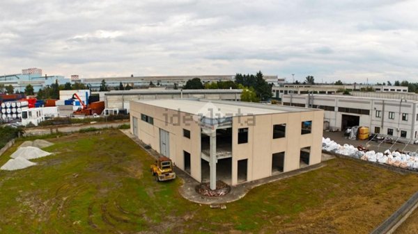 capannone in vendita a Novi Ligure