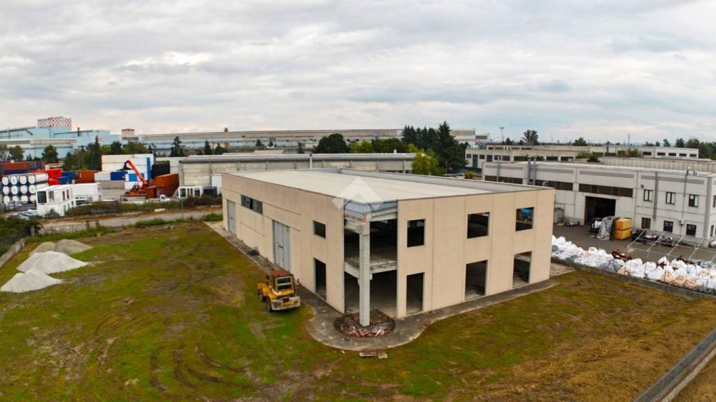 capannone in vendita a Novi Ligure