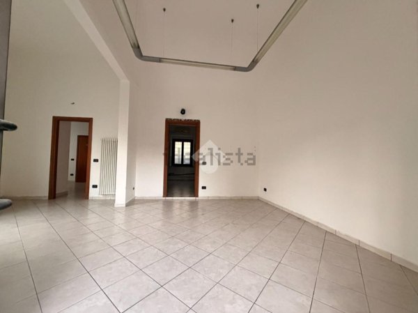 locale commerciale in vendita a Novi Ligure