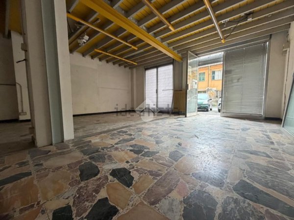 locale commerciale in vendita a Novi Ligure