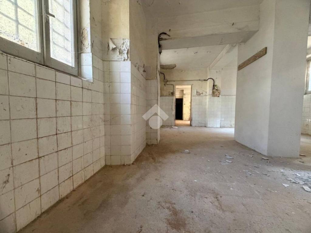 locale commerciale in vendita a Novi Ligure