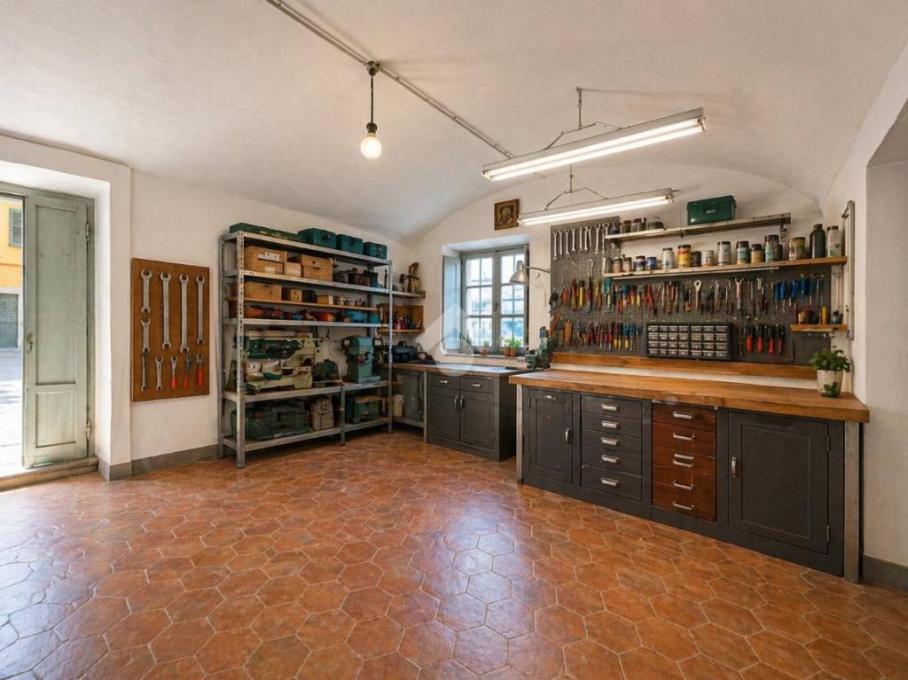locale di sgombero in vendita a Novi Ligure
