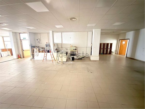 locale di sgombero in vendita a Novi Ligure