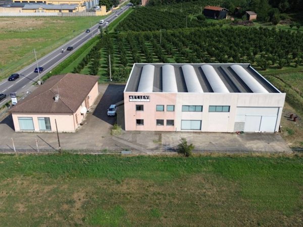 locale commerciale in vendita a Novi Ligure in zona Barbellotta