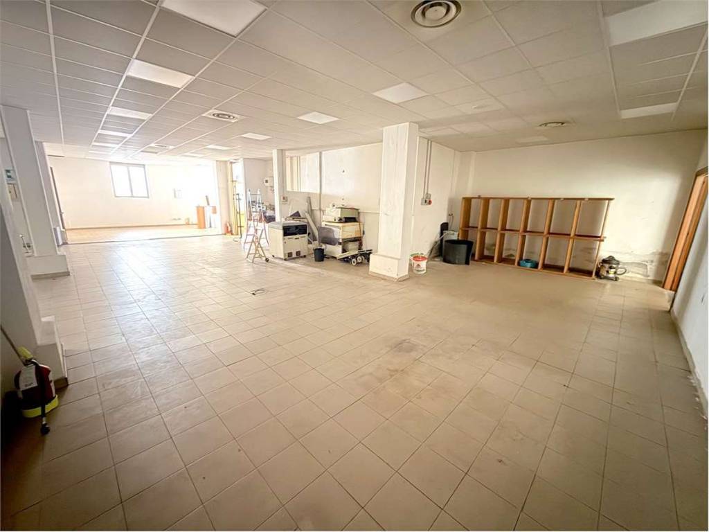 locale commerciale in vendita a Novi Ligure