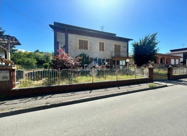 casa indipendente in vendita a Novi Ligure