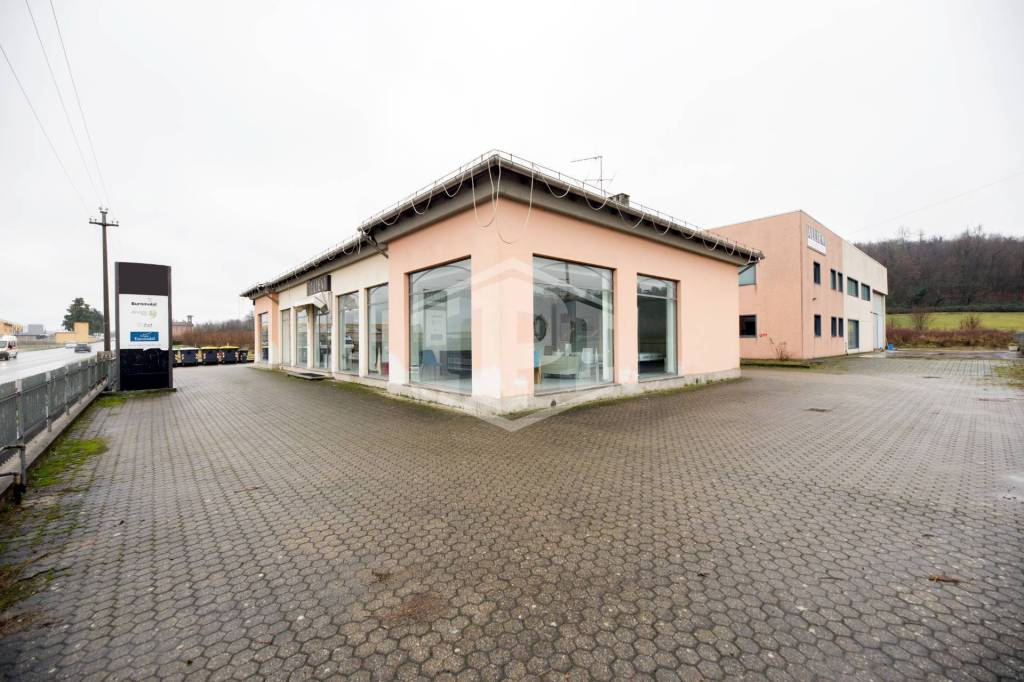 locale commerciale in vendita a Novi Ligure in zona Barbellotta