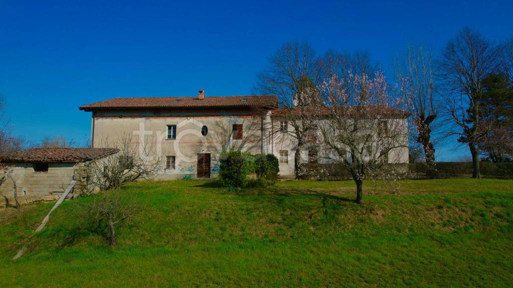 casa indipendente in vendita a Novi Ligure in zona Merella