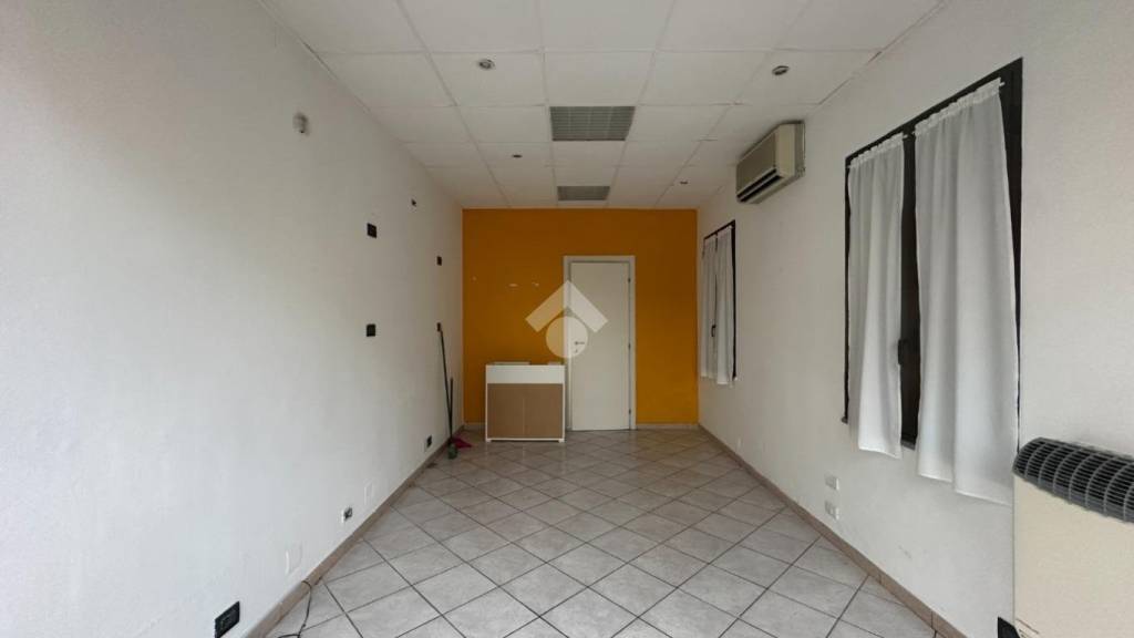 locale commerciale in vendita a Novi Ligure