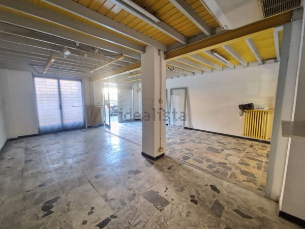 locale commerciale in vendita a Novi Ligure