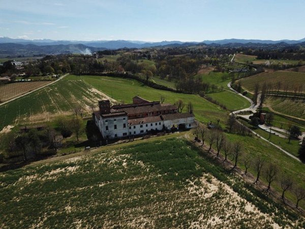 casa indipendente in vendita a Novi Ligure in zona Merella