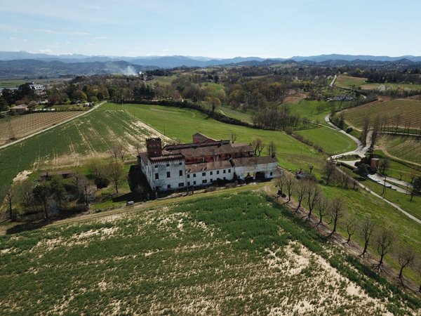 casa indipendente in vendita a Novi Ligure in zona Merella