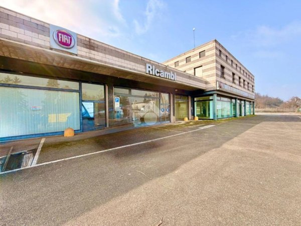 locale commerciale in vendita a Novi Ligure