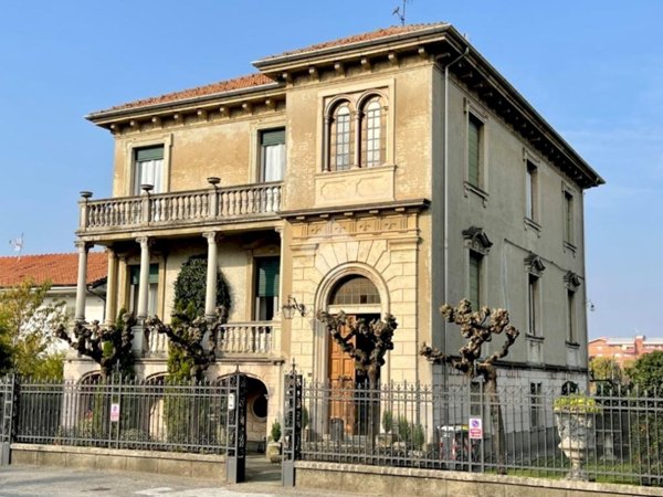 casa indipendente in vendita a Novi Ligure