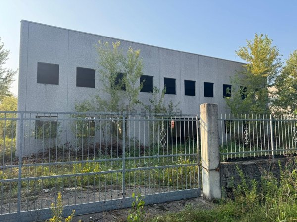 capannone in vendita a Novi Ligure