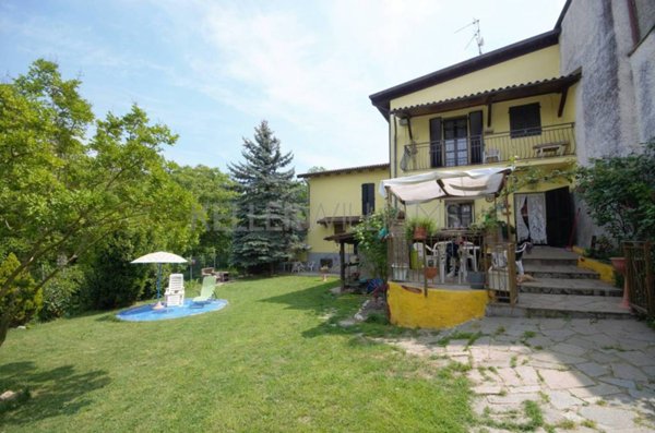 casa indipendente in vendita ad Orsara Bormida in zona Piano