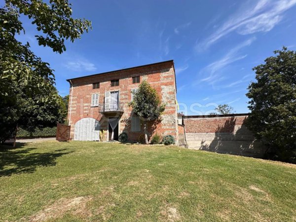 casa indipendente in vendita ad Orsara Bormida in zona Piano
