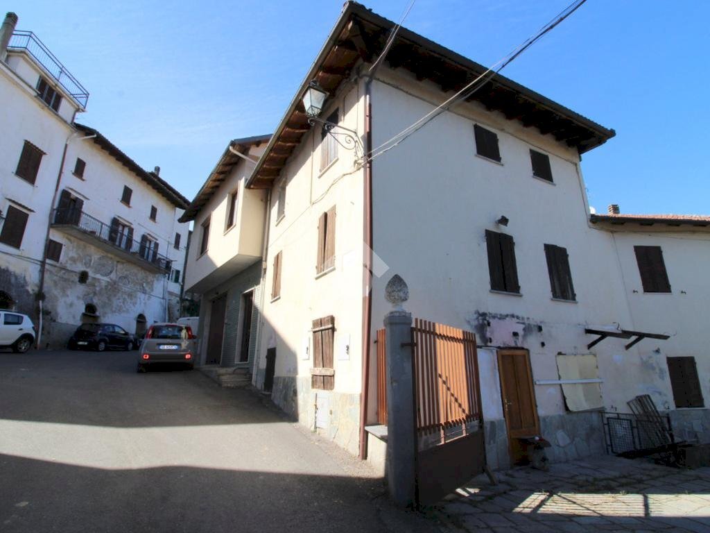 casa indipendente in vendita ad Orsara Bormida