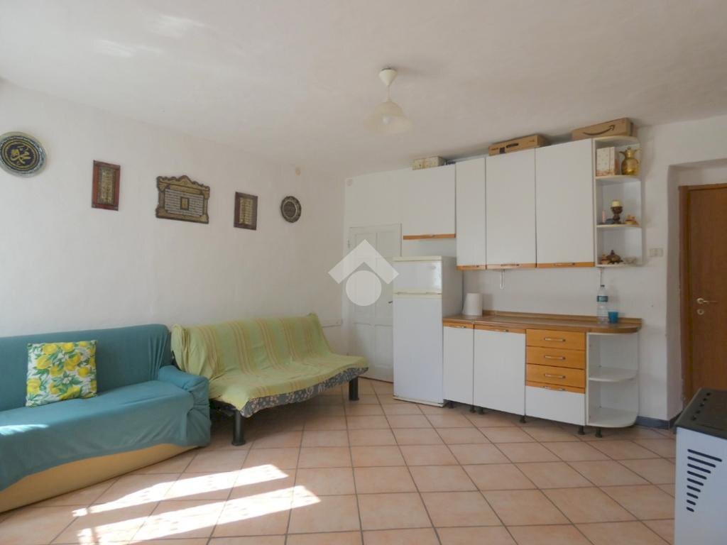 casa semindipendente in vendita ad Orsara Bormida in zona Piano