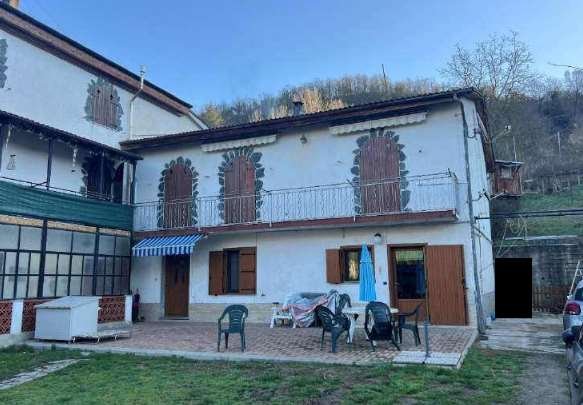 casa indipendente in vendita ad Orsara Bormida in zona Piano