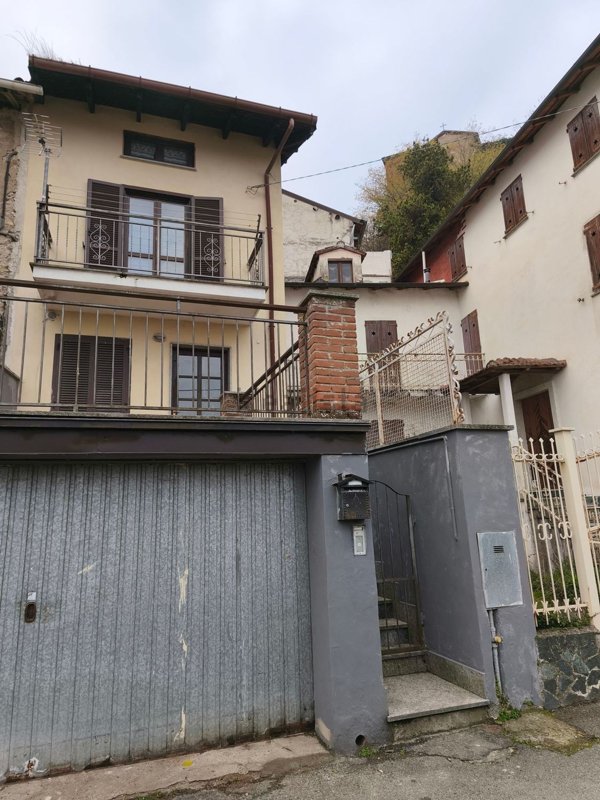 casa indipendente in vendita ad Orsara Bormida in zona Piano