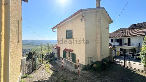 casa indipendente in vendita ad Orsara Bormida