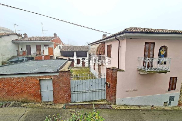 casa indipendente in vendita ad Ottiglio