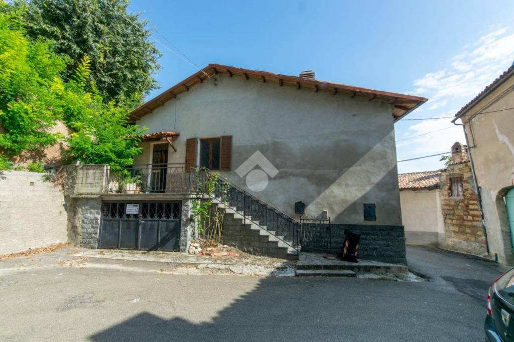 casa indipendente in vendita ad Ottiglio
