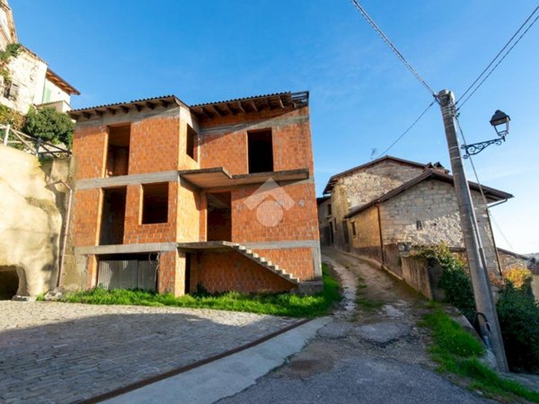 casa semindipendente in vendita ad Ottiglio