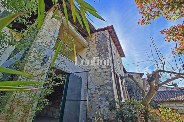 casa indipendente in vendita ad Ottiglio in zona Moleto