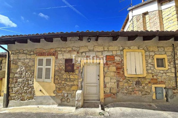 casa indipendente in vendita ad Ottiglio in zona Moleto