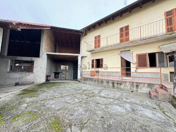 casa indipendente in vendita ad Ottiglio