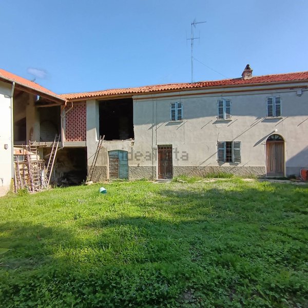 casale in vendita ad Ottiglio in zona Moleto