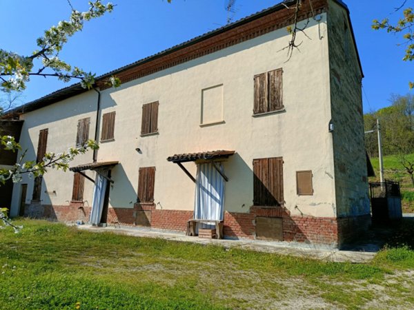 casa indipendente in vendita ad Ottiglio in zona Moleto