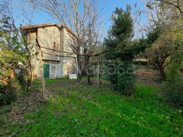 casa indipendente in vendita ad Ovada in zona Costa