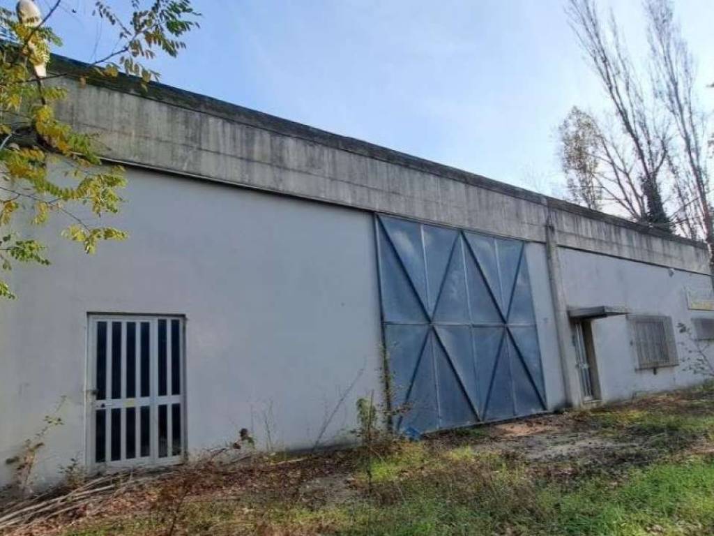 locale commerciale in vendita ad Ovada
