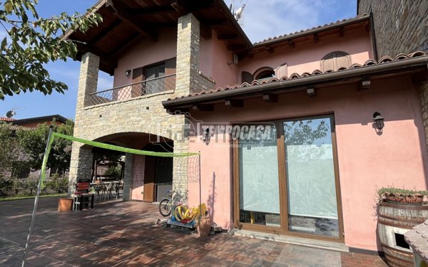 casa indipendente in vendita ad Ovada