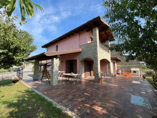 casa indipendente in vendita ad Ovada