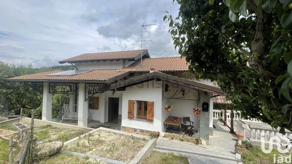 casa indipendente in vendita ad Ovada