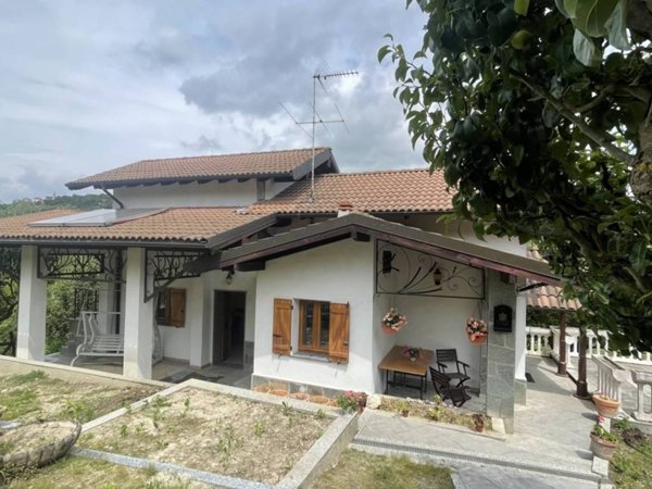 casa indipendente in vendita ad Ovada