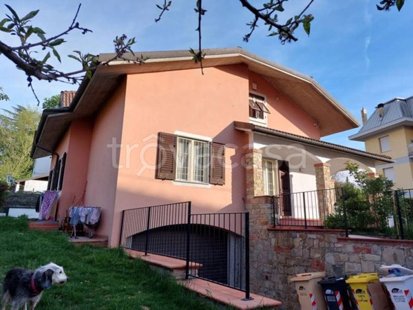 casa indipendente in vendita ad Ovada in zona Costa